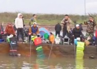 湖南采取行动打击湖南洞庭湖违规钓鱼现象|界面新闻 · 快讯